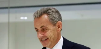 Νικολα Σαρκοζί: Αποφυλάκιση με βραχιολάκι προτείνει η εισαγγελέας