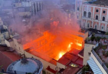 Φωτιά κατέστρεψε το ιστορικό Θέατρο Sannazaro στη Νάπολη – «Βαθιά πληγή» για τον πολιτισμό της πόλης